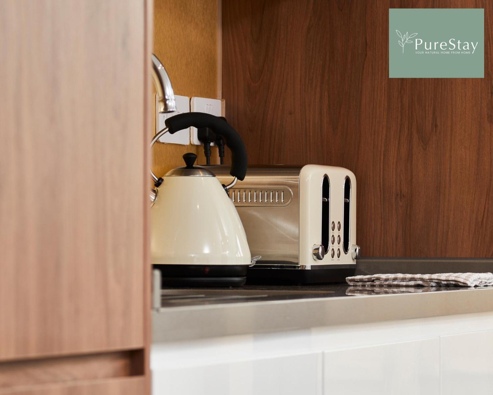 Stunning 5 Bed Manchester House With Parking By Purestay Short Lets & Serviced Accommodation Exterior photo