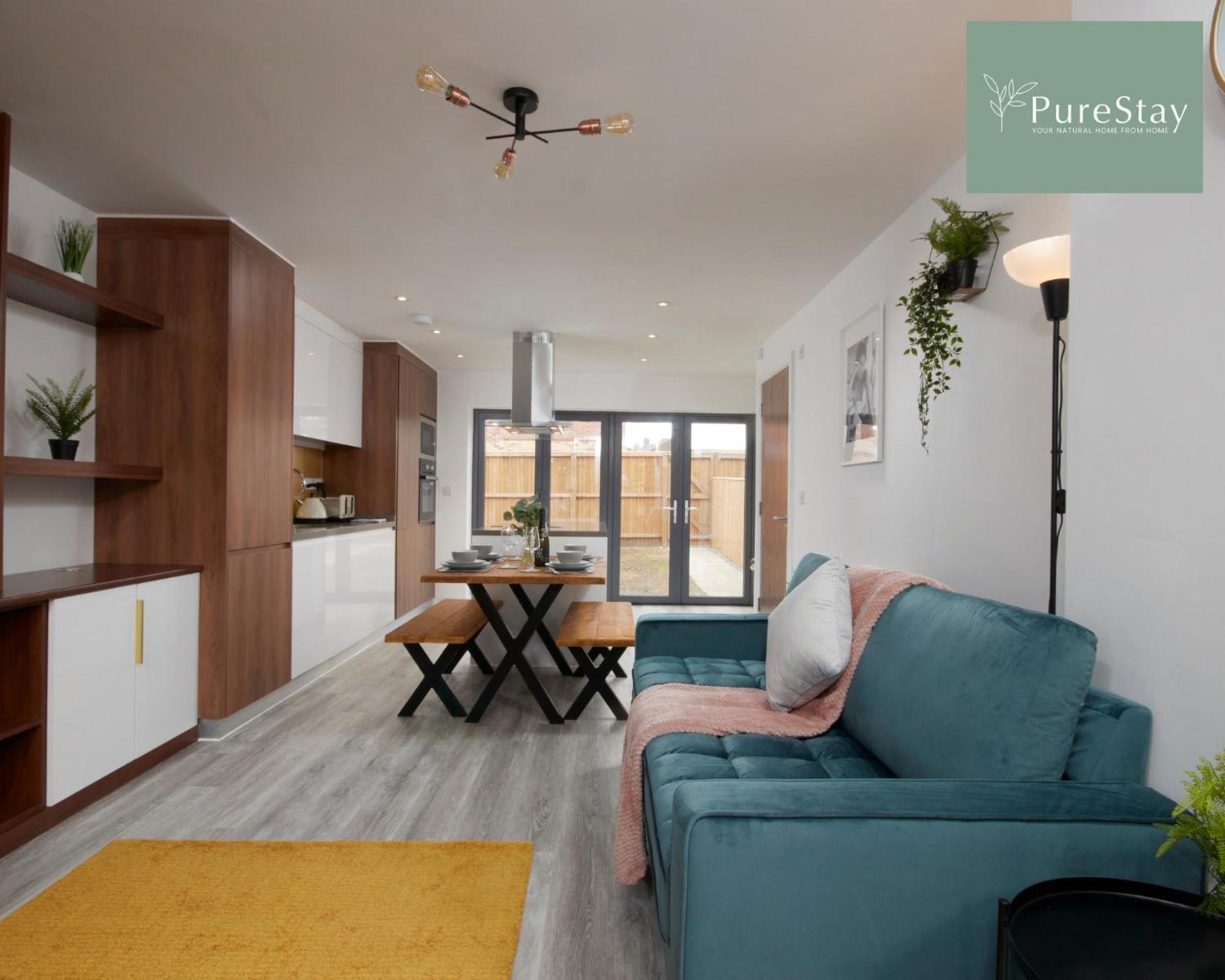 Stunning 5 Bed Manchester House With Parking By Purestay Short Lets & Serviced Accommodation Exterior photo